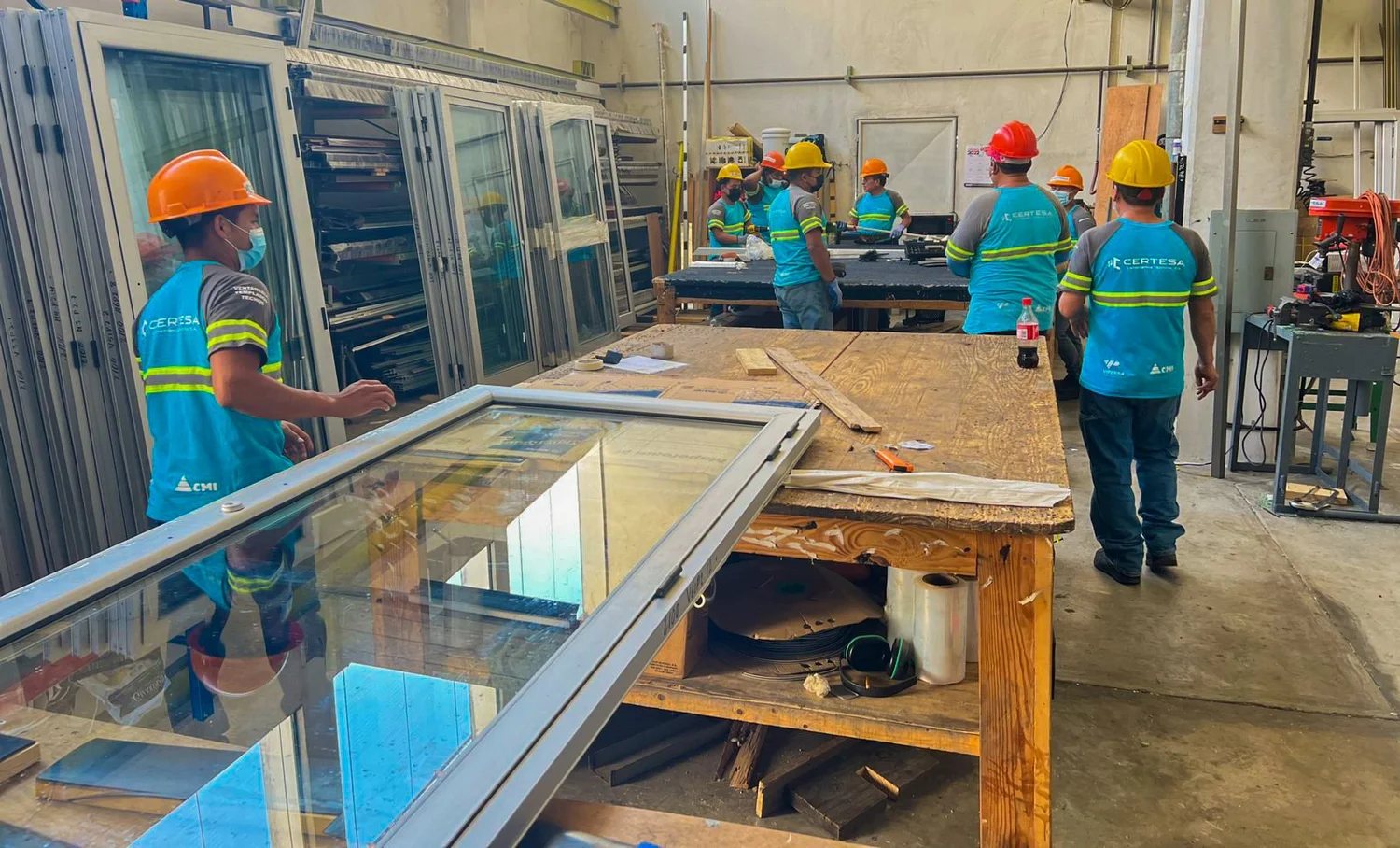 Equipo CERTESA en taller y obra