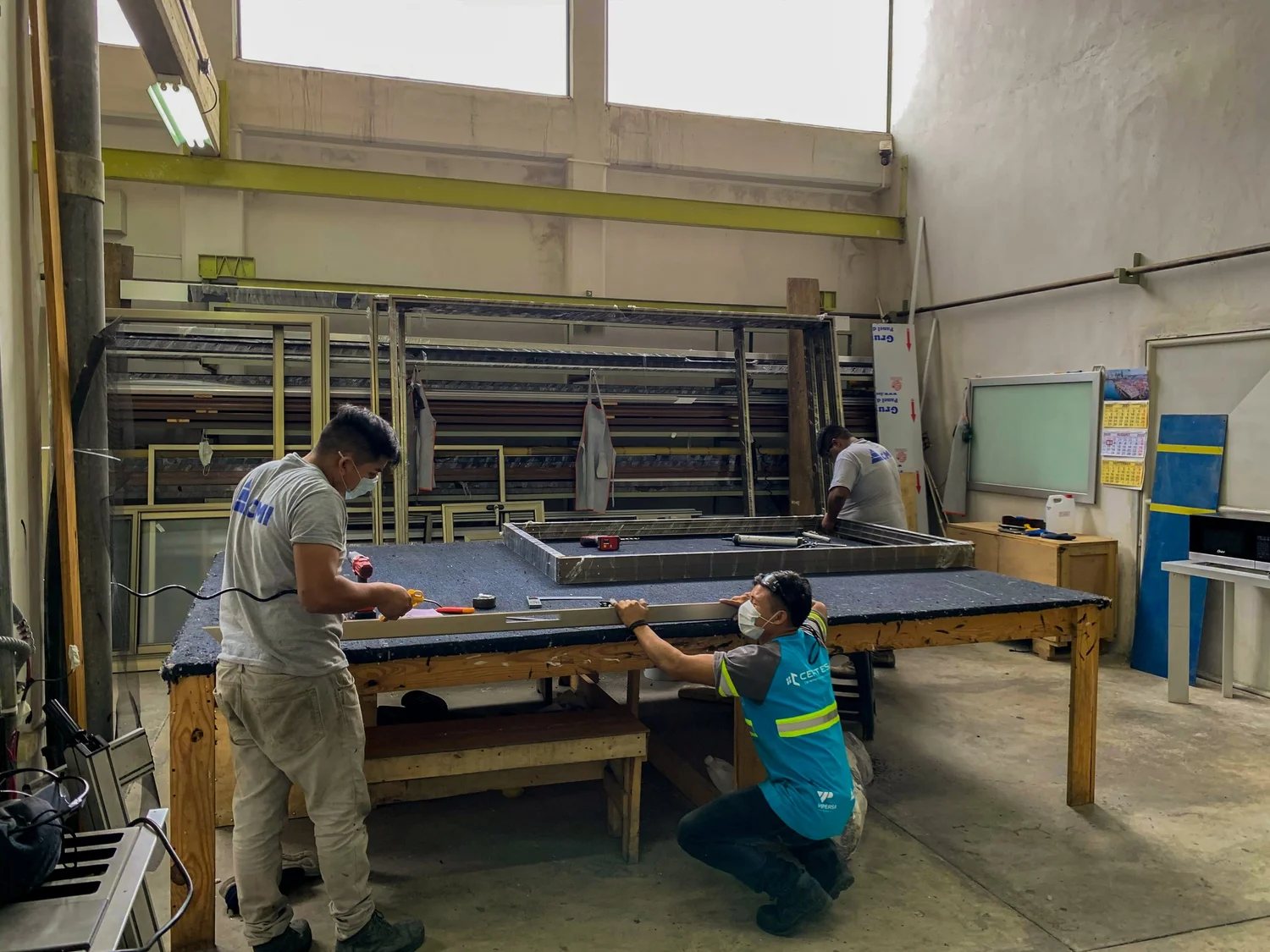 Equipo CERTESA en taller y obra